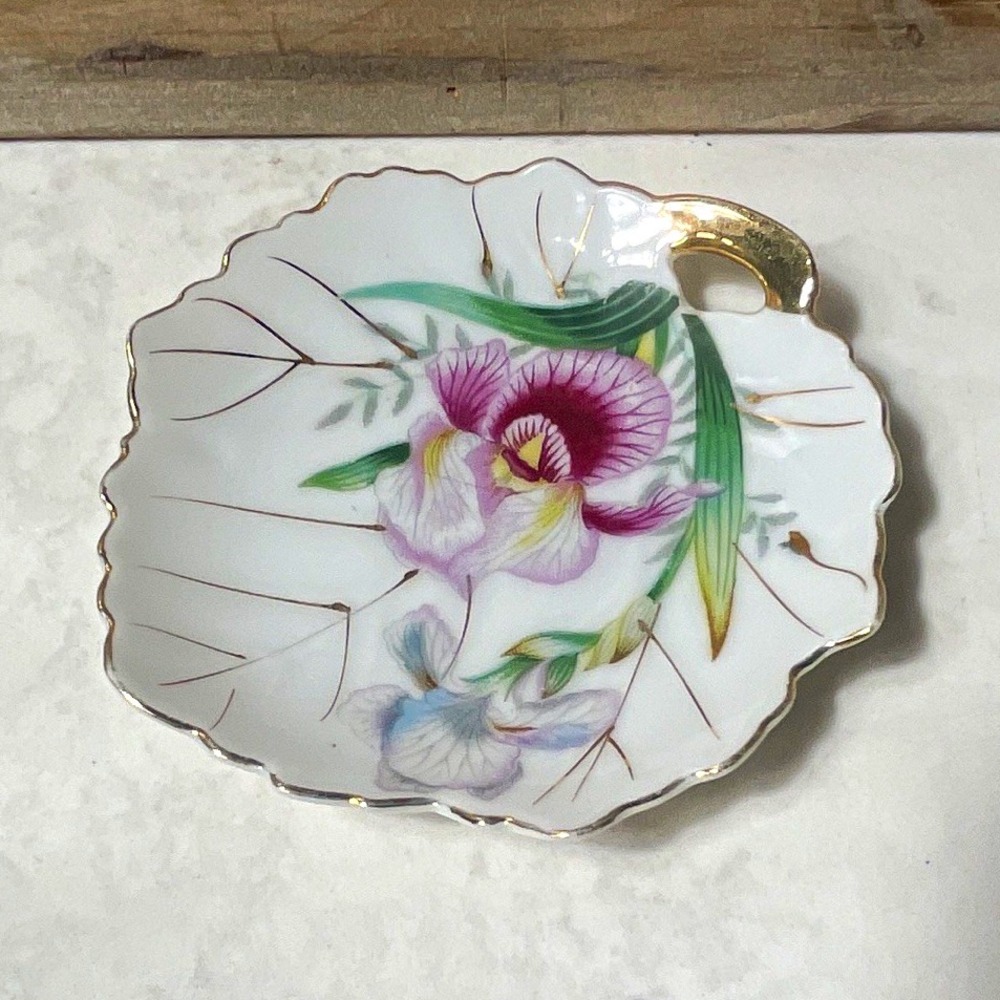 Nasco Porcelain Leaf-Shaped Floral Candy Dish, White Multicolor w/ Gold Trim